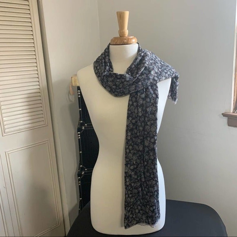 Unbranded. Navy Blue Granny Core Coastal Grandma Outdoors Lace/Floral Scarf